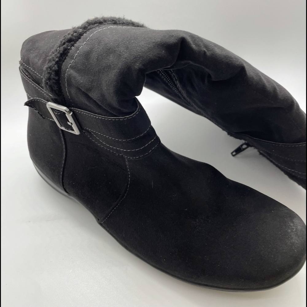 Naturalize frost boots faux fur lining Size 7